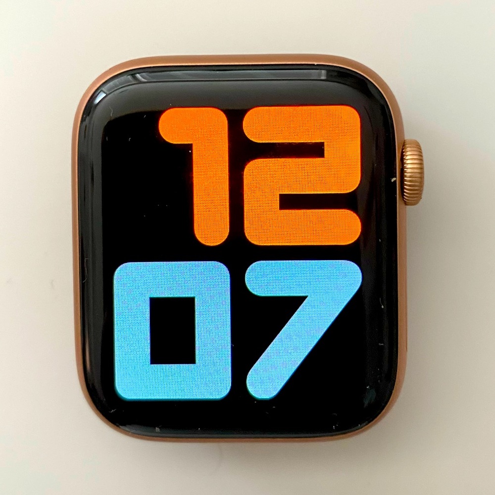 Apple Watch Series 5 44 MM Gold Aluminum Case Pink Sand Sport Band